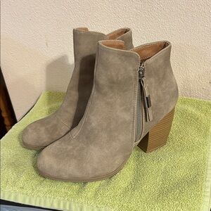 Qupid Tan Boots - Women’s Size 7